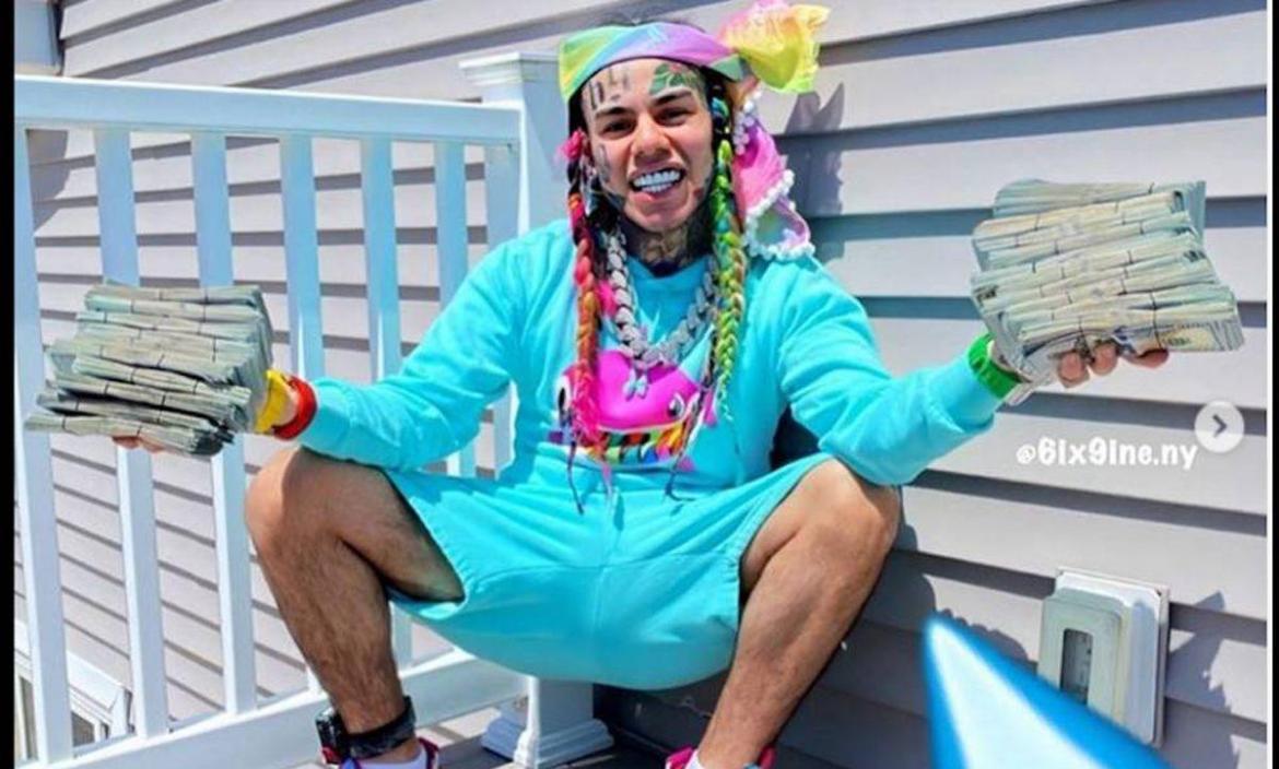 Tekashi 6ix9ine Regala Dinero a sus Fanáticos